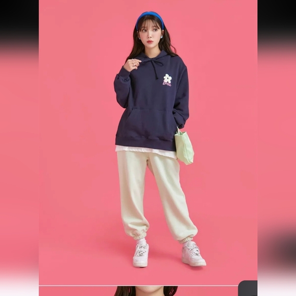 NWOT chuu - [Barbie Flower] Kangaroo Zip Hoodie RARE limited edition korea - Picture 2 of 10